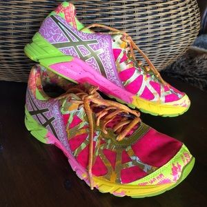 ASICS Gel Noosa Tri 9 Breast Cancer Awareness